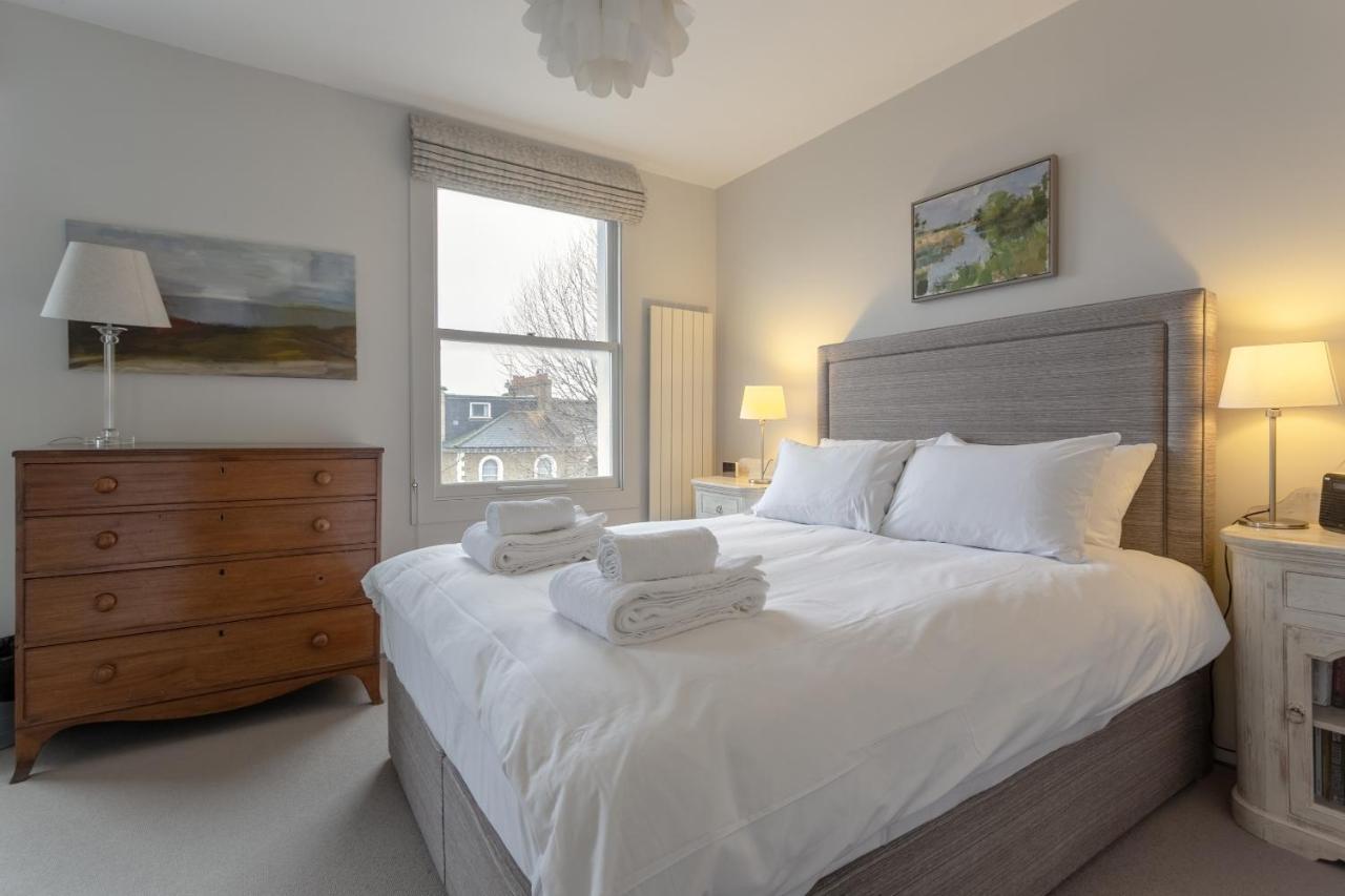 2 Bedroom Apartment Hammersmith Grove Sleeps 4 런던 외부 사진