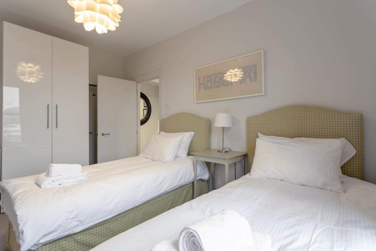 2 Bedroom Apartment Hammersmith Grove Sleeps 4 런던 외부 사진