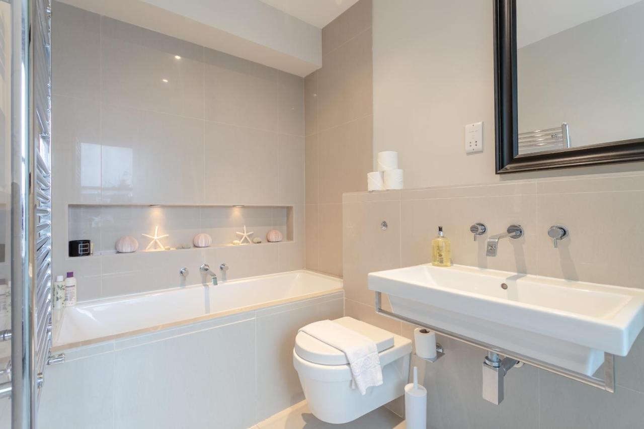 2 Bedroom Apartment Hammersmith Grove Sleeps 4 런던 외부 사진