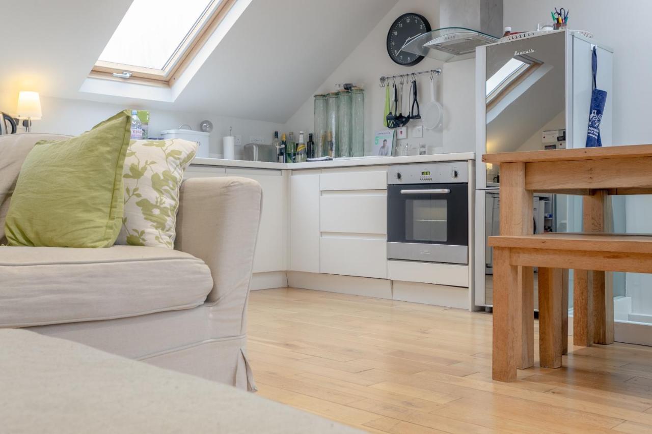 2 Bedroom Apartment Hammersmith Grove Sleeps 4 런던 외부 사진