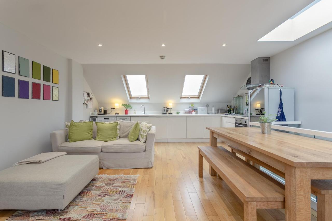 2 Bedroom Apartment Hammersmith Grove Sleeps 4 런던 외부 사진