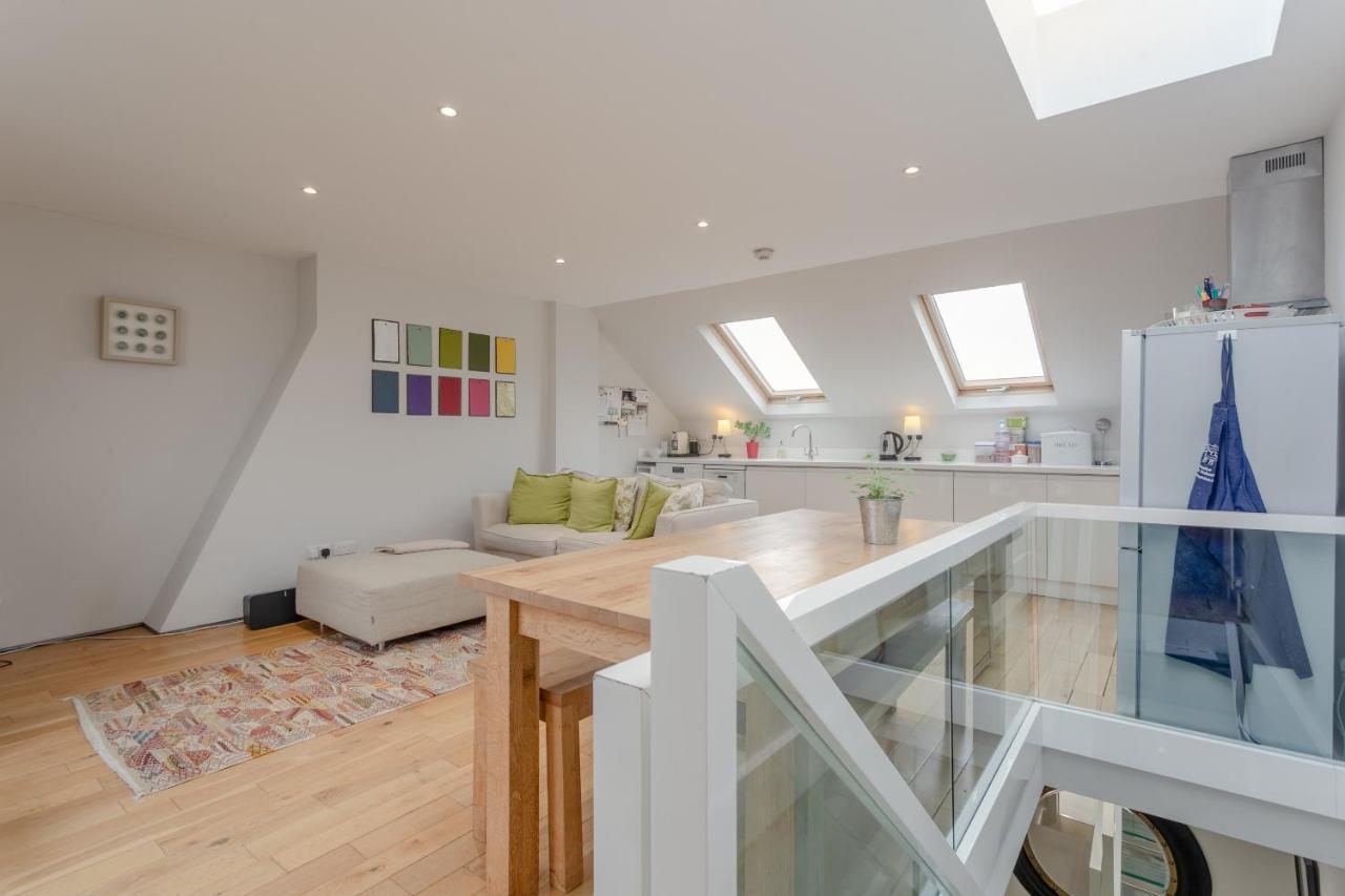 2 Bedroom Apartment Hammersmith Grove Sleeps 4 런던 외부 사진