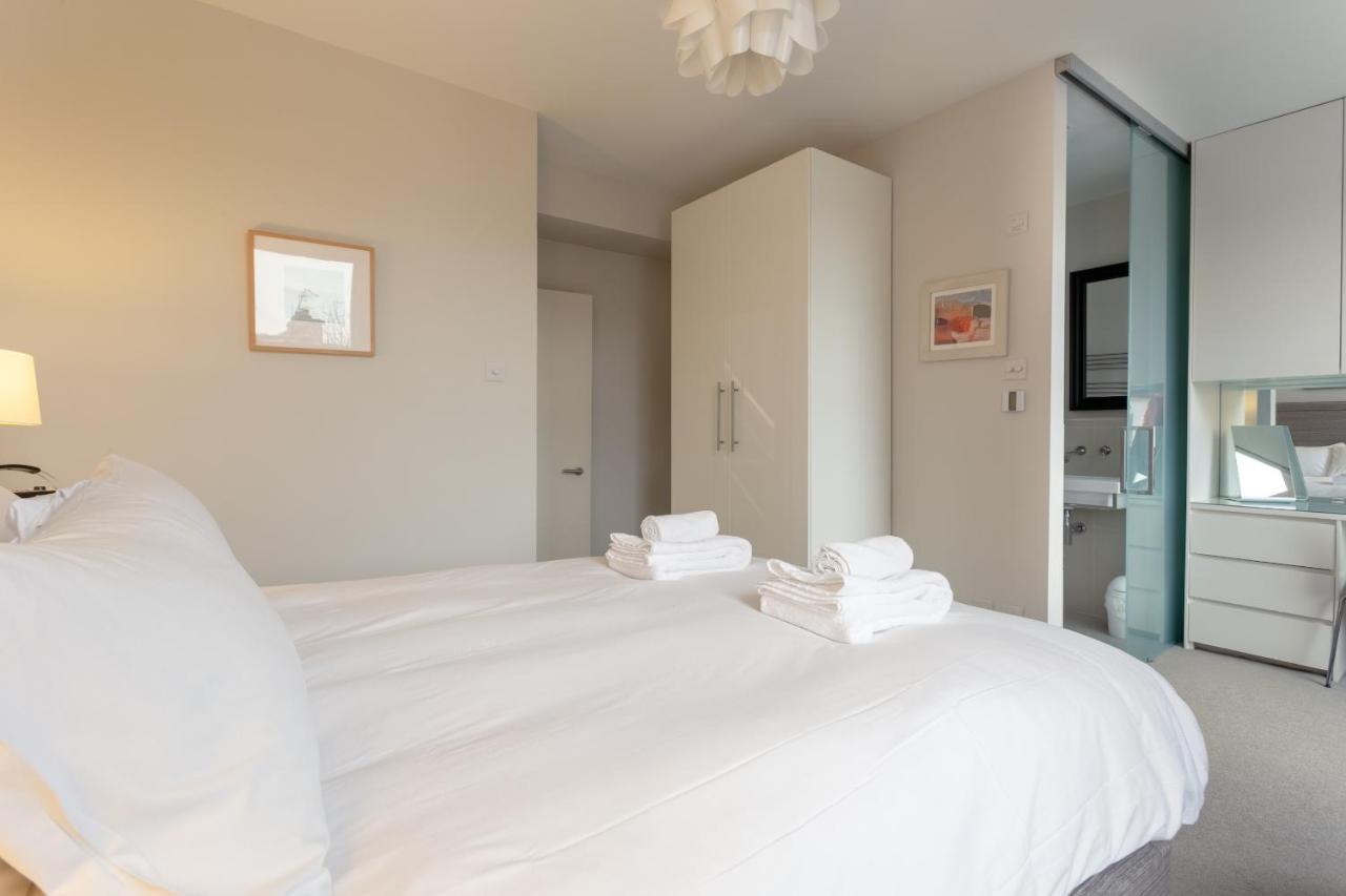2 Bedroom Apartment Hammersmith Grove Sleeps 4 런던 외부 사진