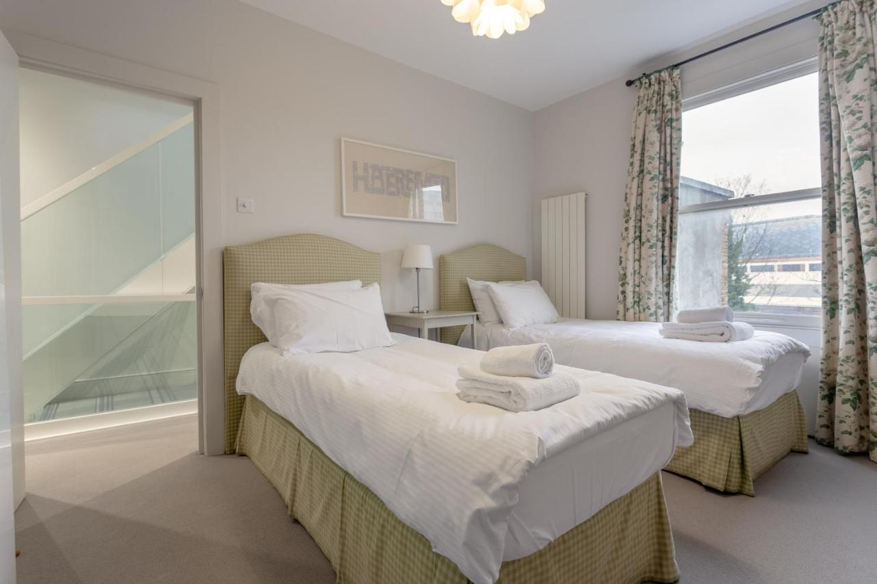 2 Bedroom Apartment Hammersmith Grove Sleeps 4 런던 외부 사진