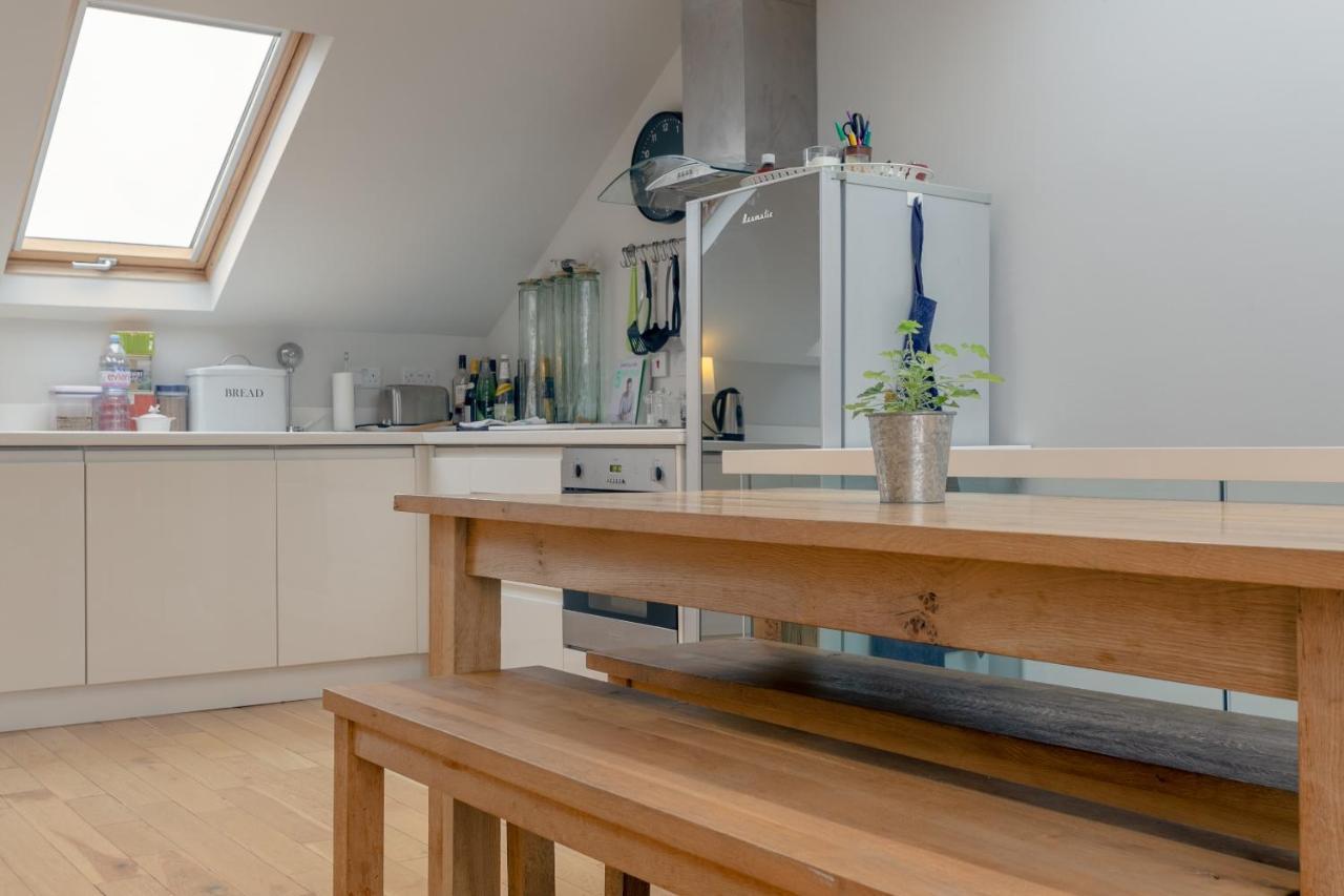 2 Bedroom Apartment Hammersmith Grove Sleeps 4 런던 외부 사진