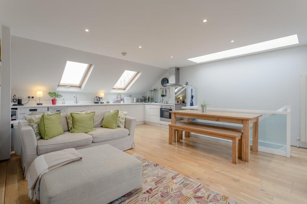2 Bedroom Apartment Hammersmith Grove Sleeps 4 런던 외부 사진